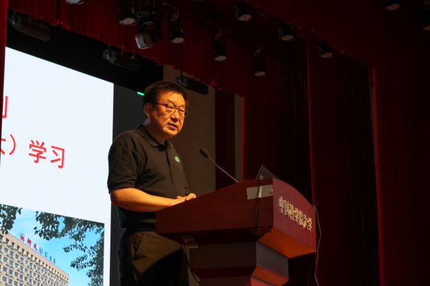 本科部召开2022级本科生迎新会