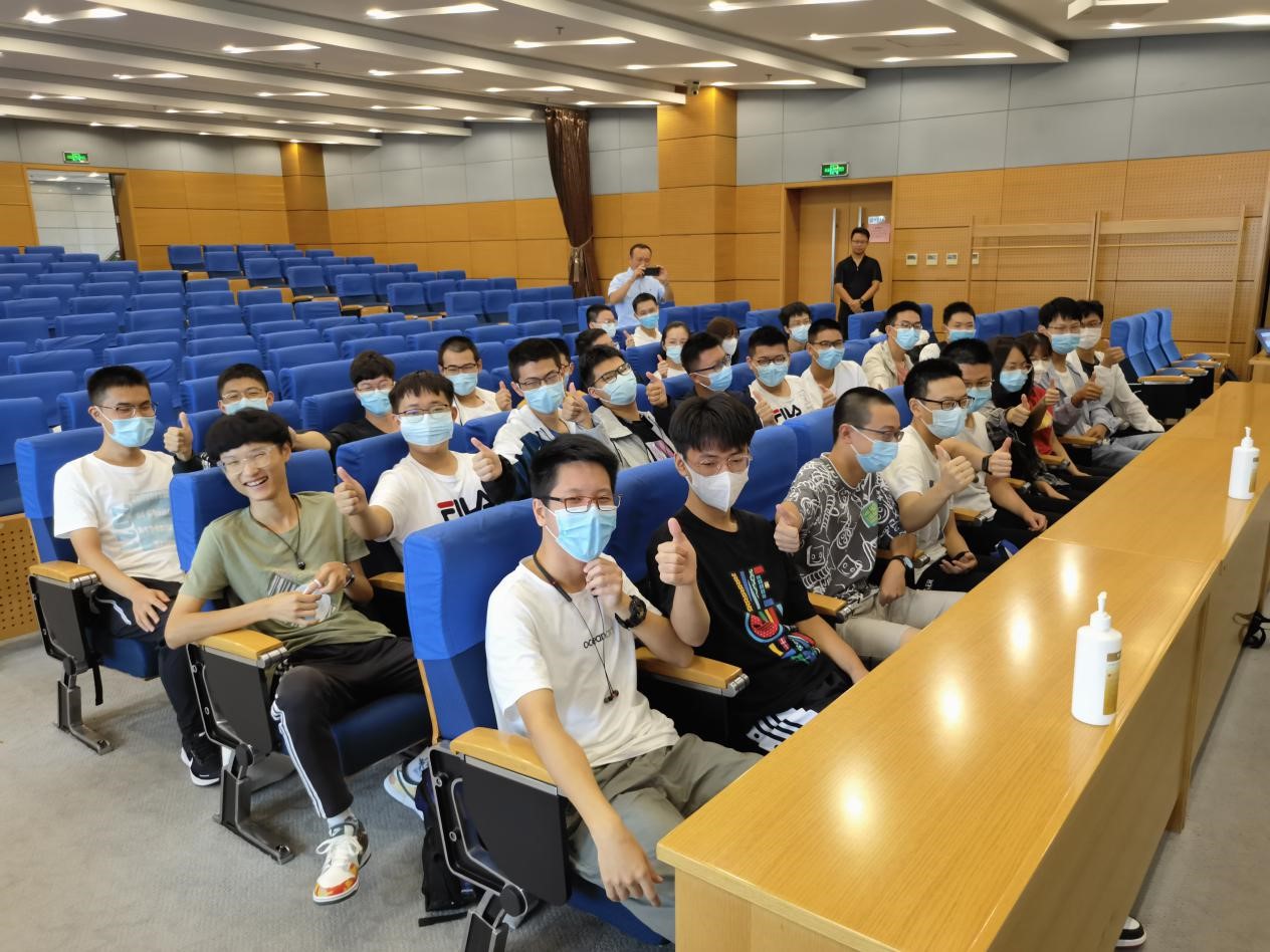 电子学院举行本科生开学典礼