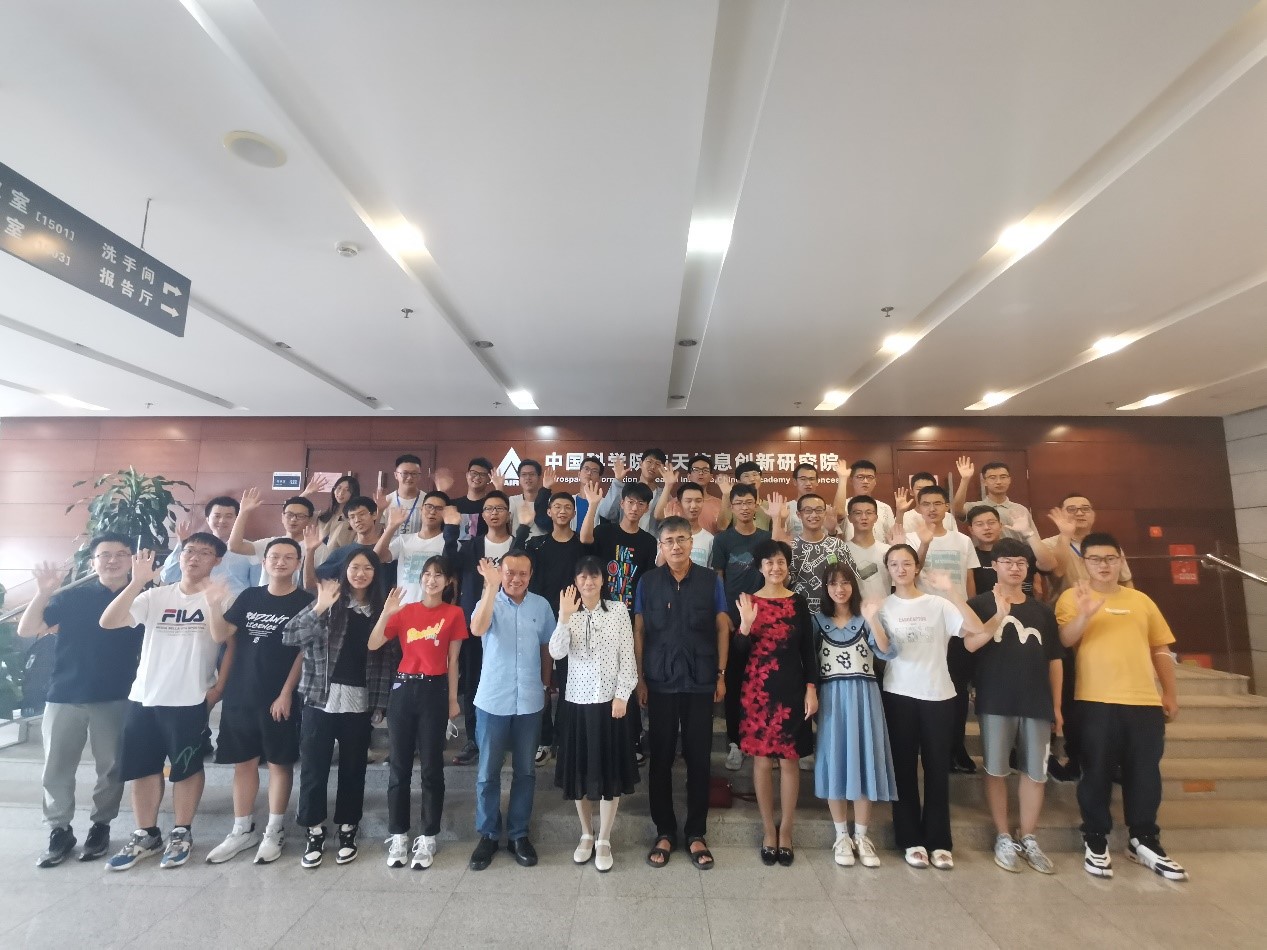 电子学院举行本科生开学典礼