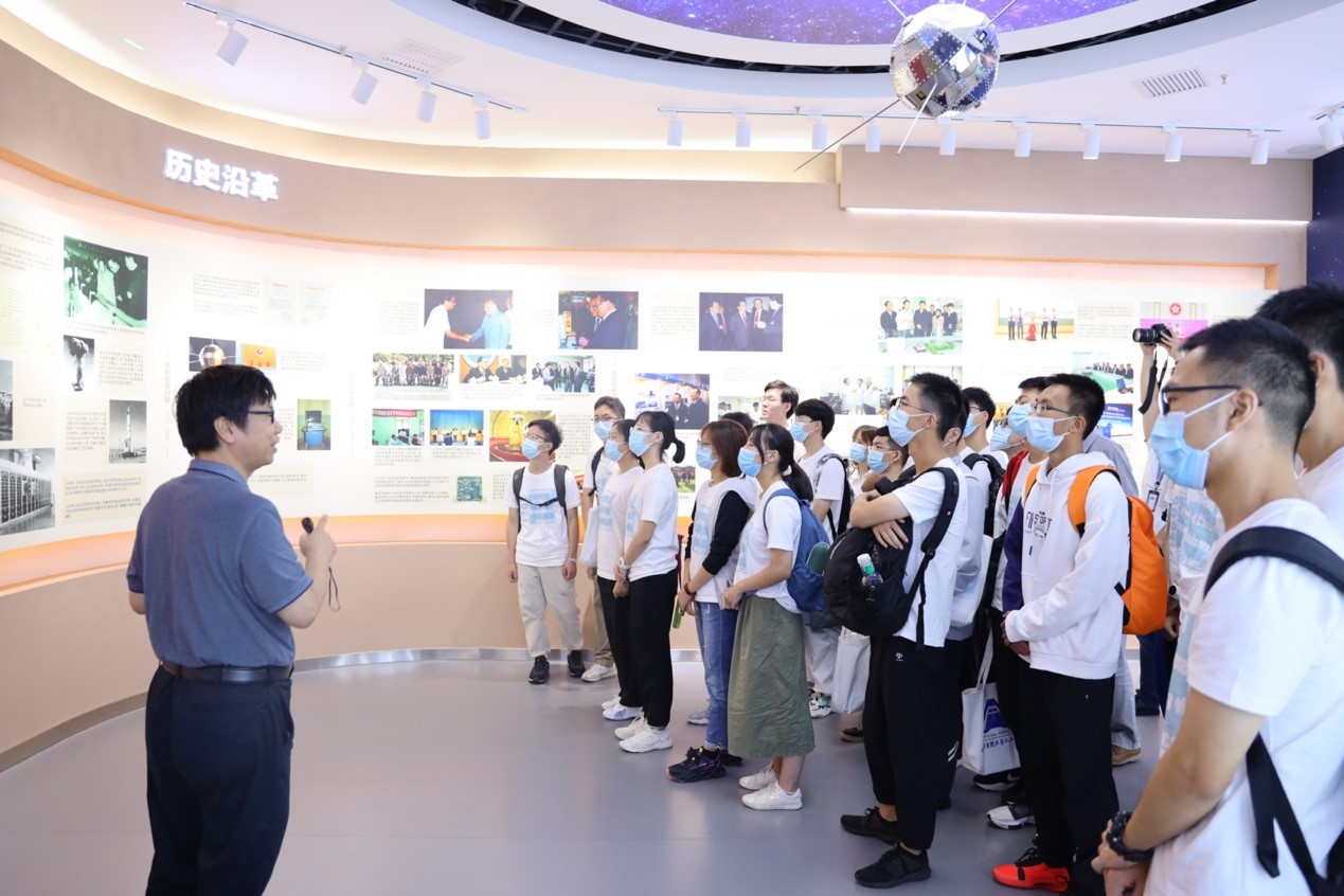 首届AI专业本科生参观中科院自动化所并开展学业导师座谈会