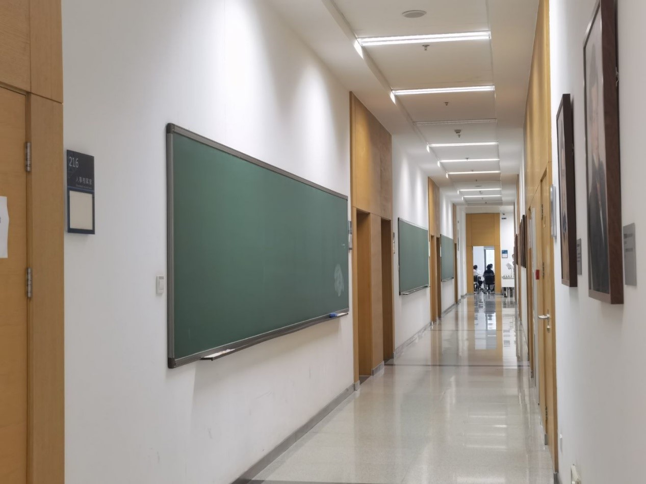 2021级数学专业本科新生参观数学与系统科学研究院