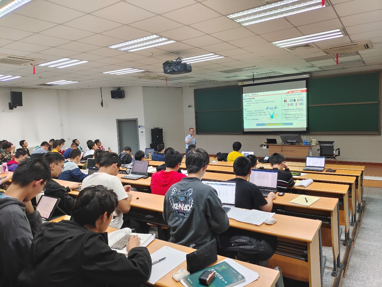 王宇教授为本科生开讲“星载SAR”的奥秘：穿云透雾的“太空千里眼”