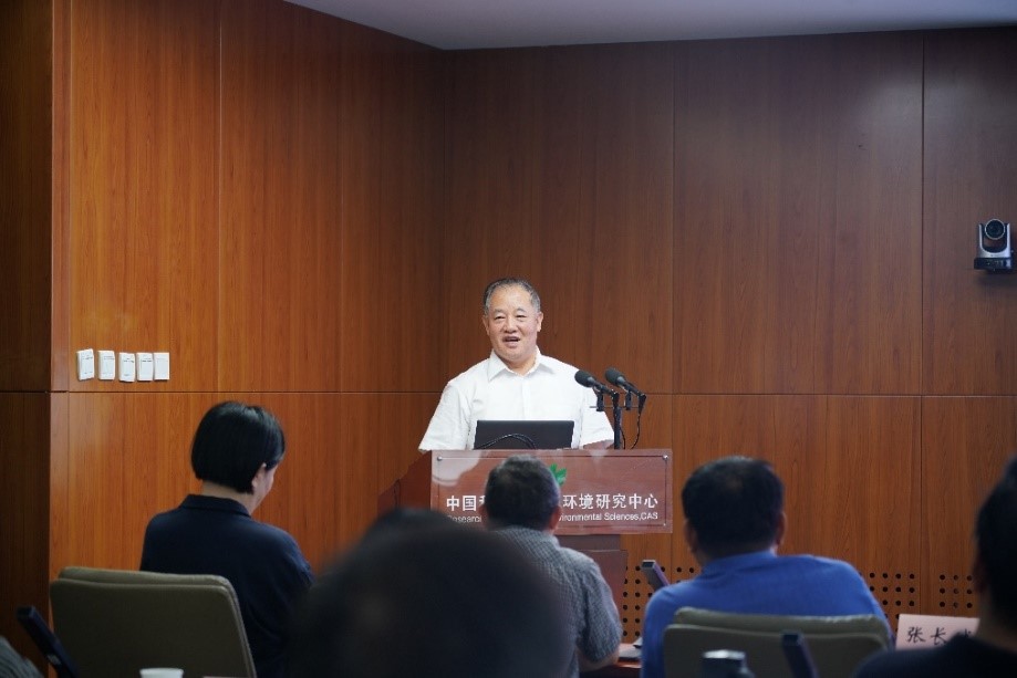 本科部组织2210班新生与科学家班主任见面并参观研究所