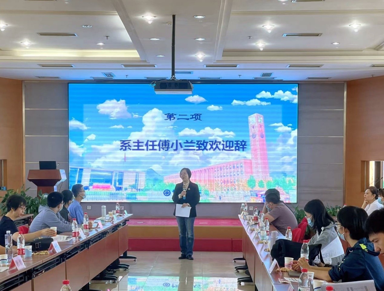 本科部2022级心理学专业本科新生参观心理研究所