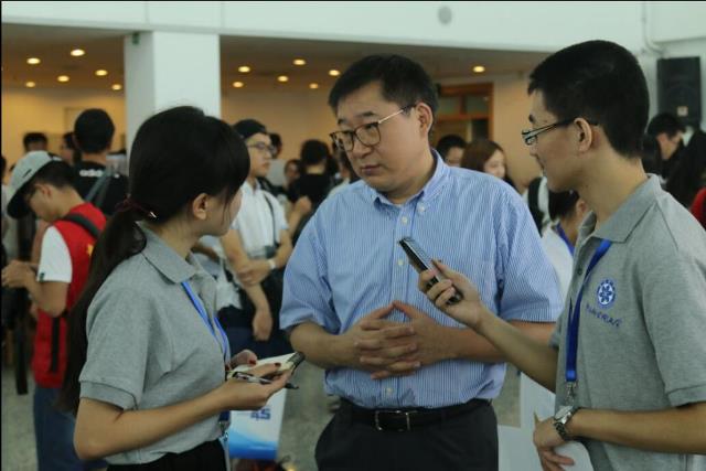 杨国强副校长接受15级本科学生会成员的采访