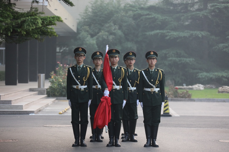 国旗护卫队整装待发