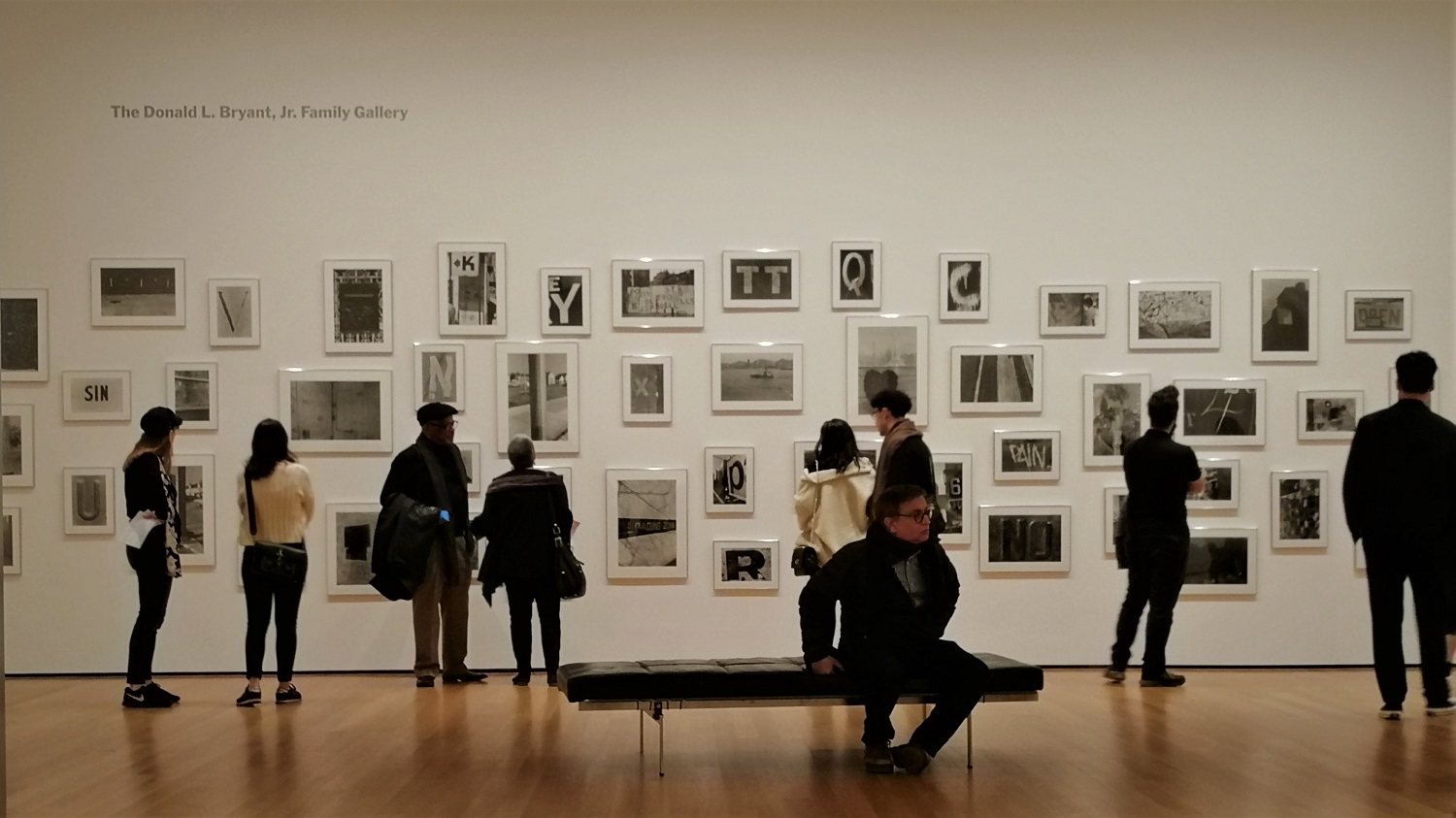 IMG 纽约 现代艺术博物馆中的参观者