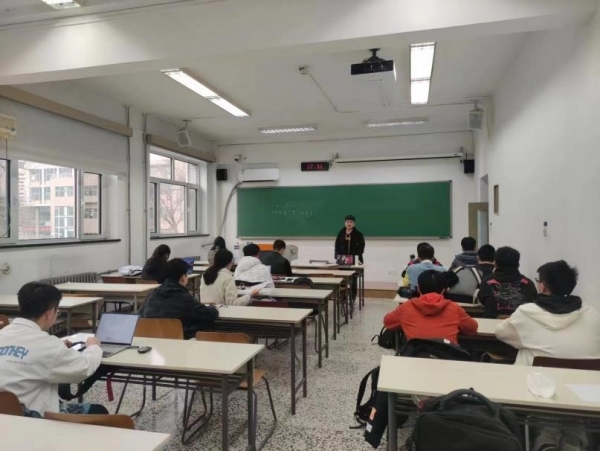 玉泉书院党支部第一党小组开展组织生活会