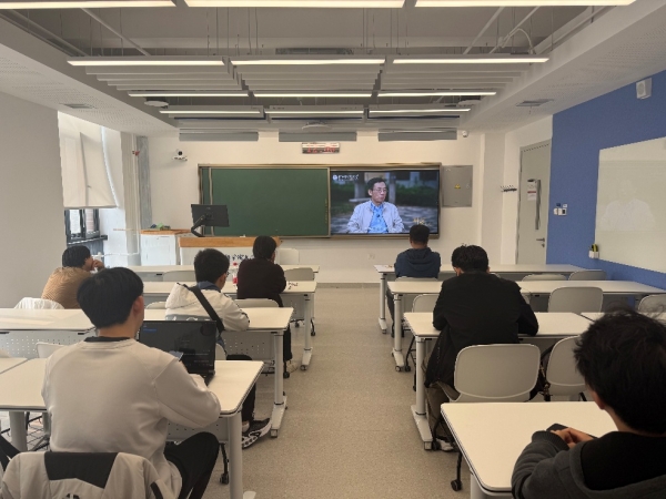 玉泉书院第二党支部召开党员大会